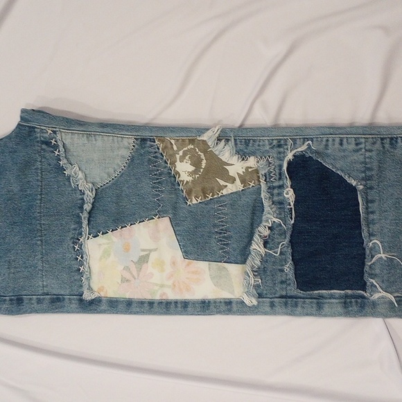 No One Else Patch Work blue jeans.( Pre-owned) Waist: 26 inseam: 28. - Picture 8 of 8